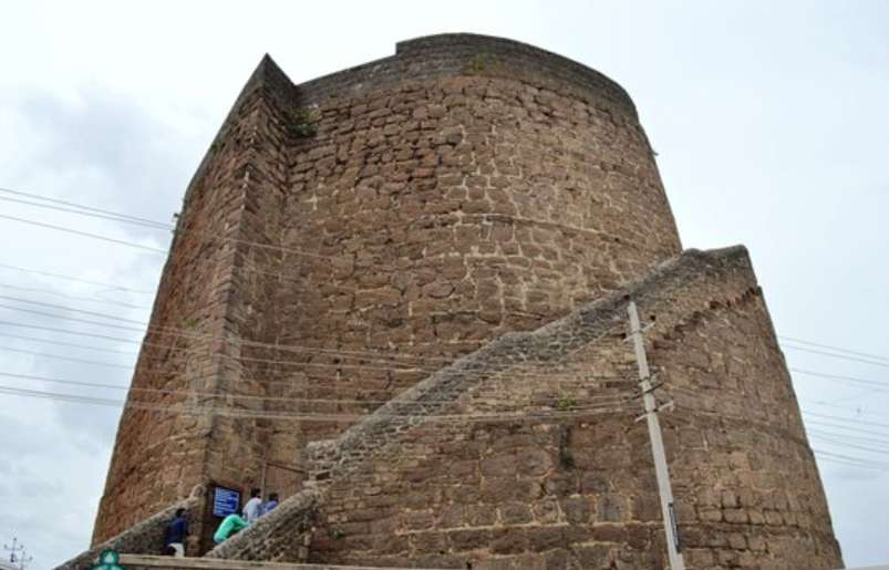Upli Burz, Vijayapura (Bijapur), Karnataka - Vushii.com Upli Burz, Vijayapura (Bijapur), Karnataka - Vushii.com
